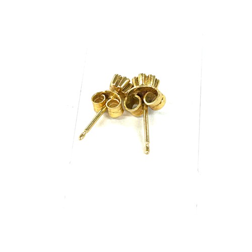 582A - Vintage 18ct gold diamond stud earrings 1.4grams