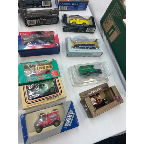 136 - Selection of diecast boxed and unboxed cars