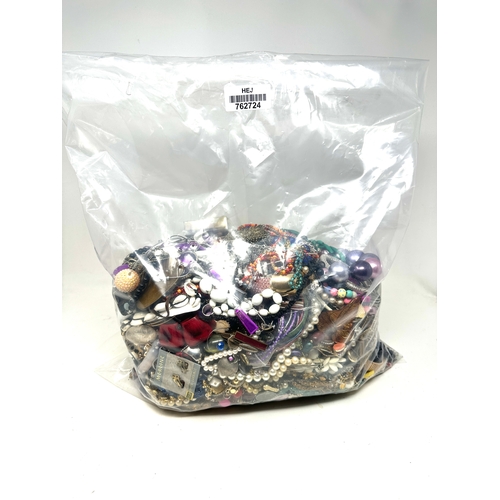 454 - 10kg UNSORTED COSTUME JEWELLERY inc. Bangles, Necklaces, Rings, Earrings.