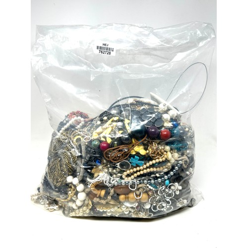 457 - 10kg UNSORTED COSTUME JEWELLERY inc. Bangles, Necklaces, Rings, Earrings.