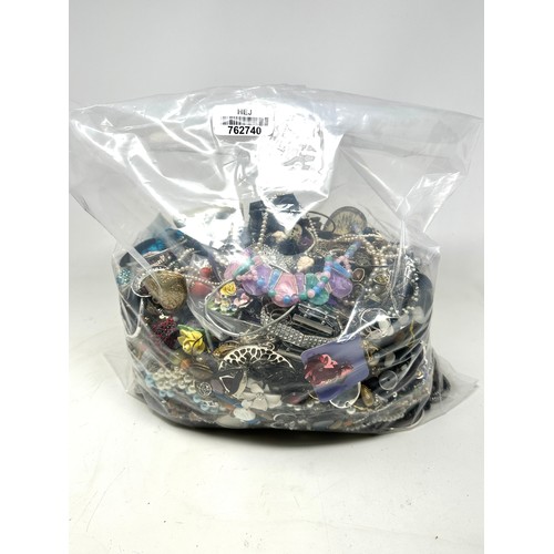 463 - 10kg UNSORTED COSTUME JEWELLERY inc. Bangles, Necklaces, Rings, Earrings.