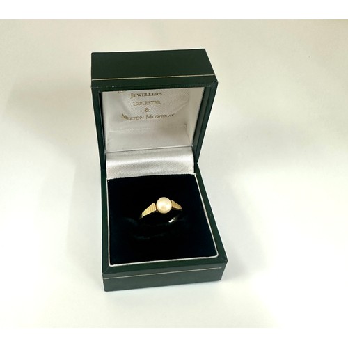 528 - Unmarked 14ct gold pearl ring