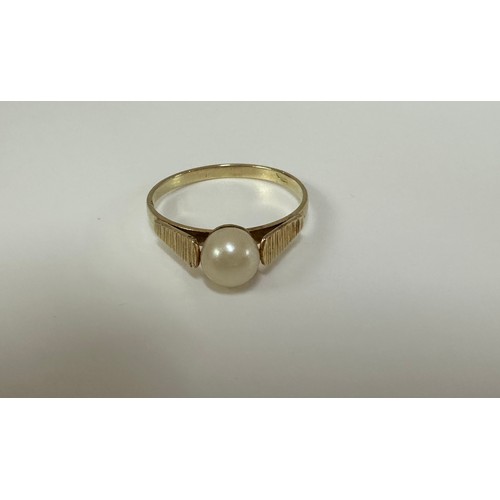 528 - Unmarked 14ct gold pearl ring