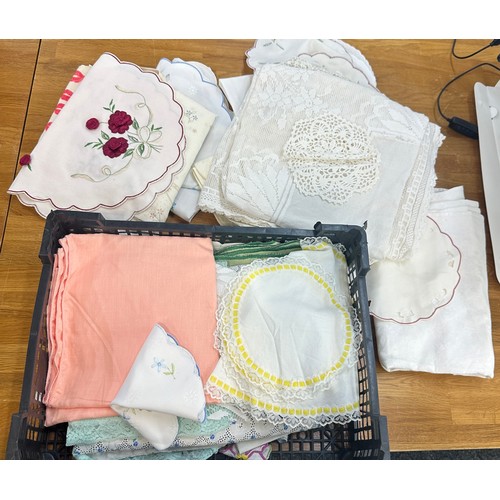 88 - Box of assorted linen etc