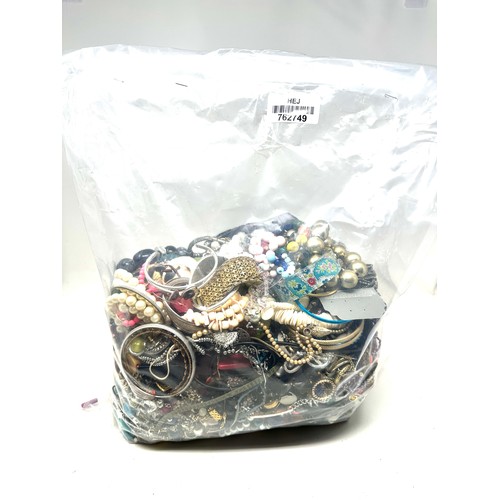 468 - 10kg UNSORTED COSTUME JEWELLERY inc. Bangles, Necklaces, Rings, Earrings.