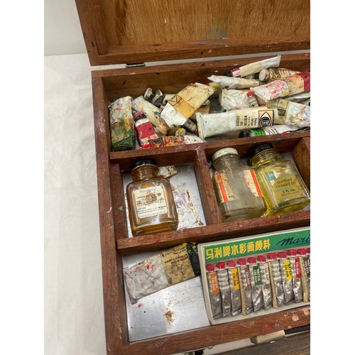 282 - Vintage cased artist equipment includes paints etc