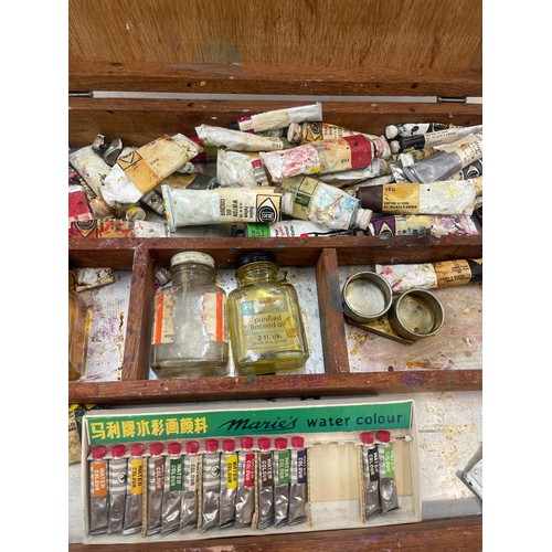 282 - Vintage cased artist equipment includes paints etc