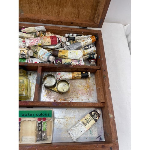 282 - Vintage cased artist equipment includes paints etc