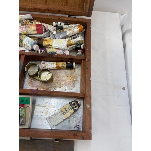 282 - Vintage cased artist equipment includes paints etc