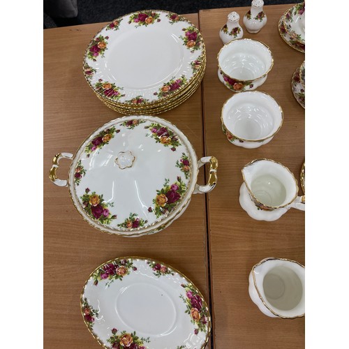 609 - Large selection of Royal Albert old country rose includes tureens, cups, saucers etc