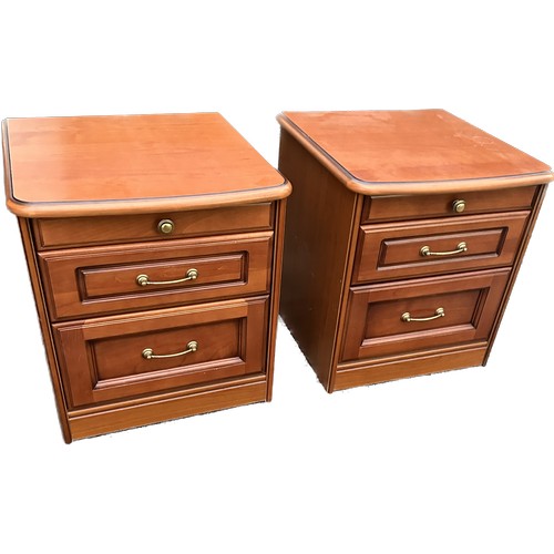 343 - Pair of mahogany bedside cabinets measures approximately 22 inches tall 20 inches wide