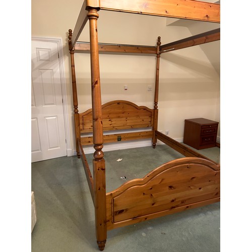 371 - Ducle pine 4 poster double bed, complete