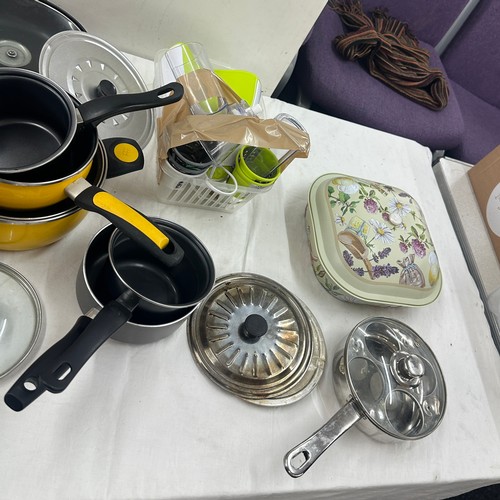 243 - Large selection of kitchenalia includes San ignocio pans etc