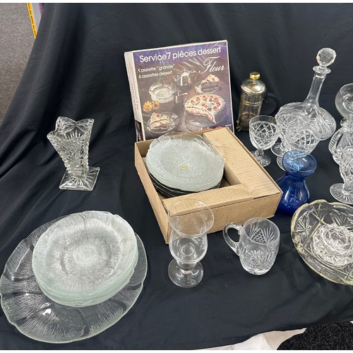 142 - Large selection of assorted glassware includes decanter etc