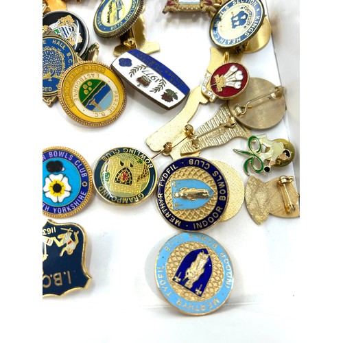 494 - Selection of vintage and later badges includes bowling, Tourists etc