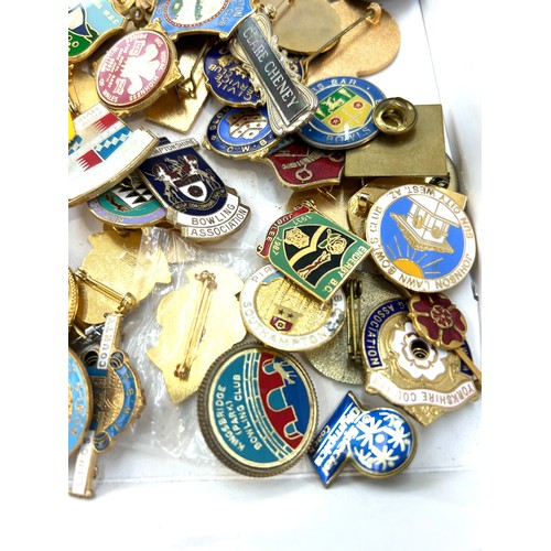 72 - Selection of vintage and later badges includes bowling, Tourists etc