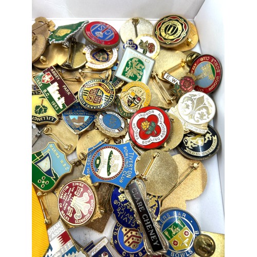 72 - Selection of vintage and later badges includes bowling, Tourists etc