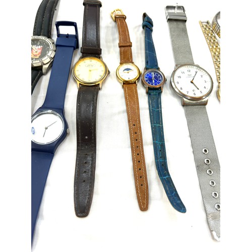 469 - Large selection of vintage and later wristwatches includes Seiko etc