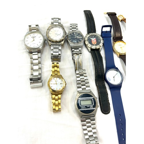 469 - Large selection of vintage and later wristwatches includes Seiko etc