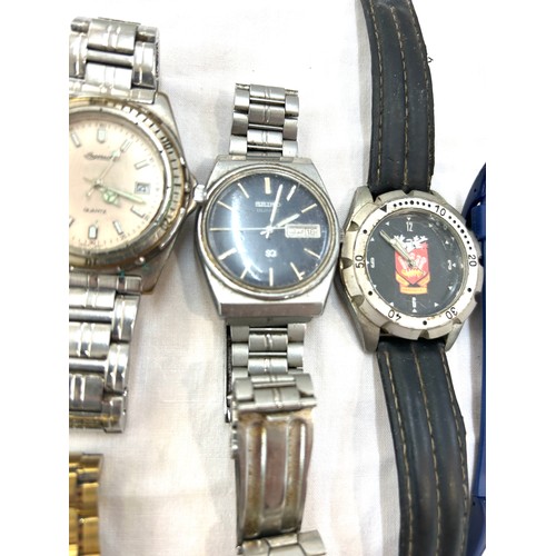 469 - Large selection of vintage and later wristwatches includes Seiko etc