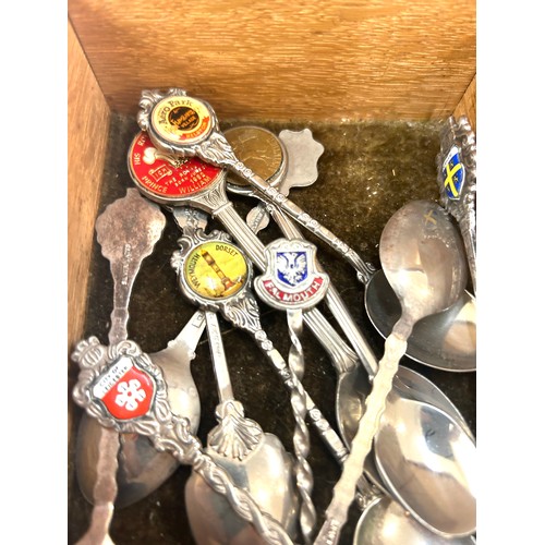 46 - Large selection of assorted souvenir spoons