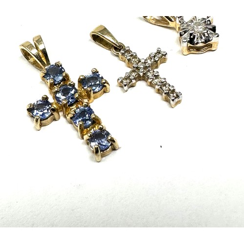 263 - 3 x 9ct gold diamond & sapphire pendants inc. cross (2g)