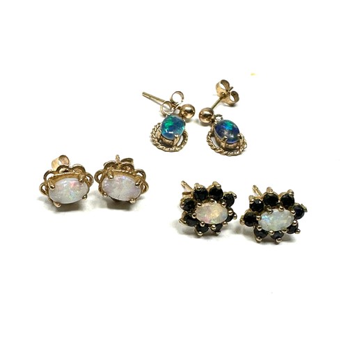 174 - 3x 9ct gold opal, opal triplet & sapphire earrings (3g)