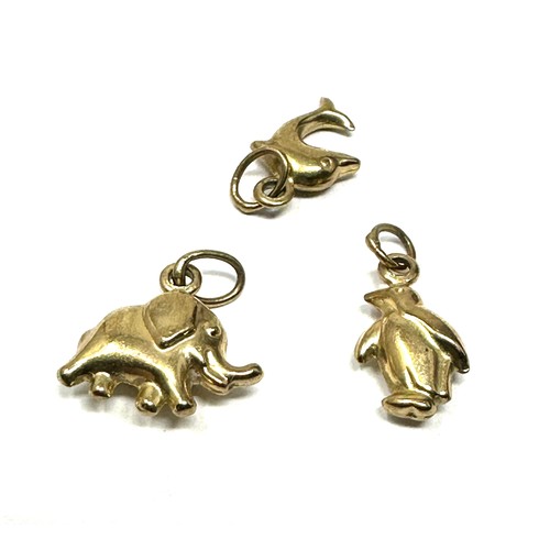 224 - 3 x 9ct gold animal charms inc.elephant, dolphin & penguin 1g