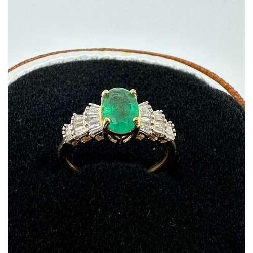 233 - 9ct gold emerald & diamond ring  (1.6g)