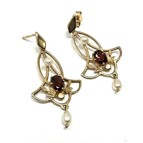 177 - 9ct gold garnet & cultured pearl drop earrings (3.5g)