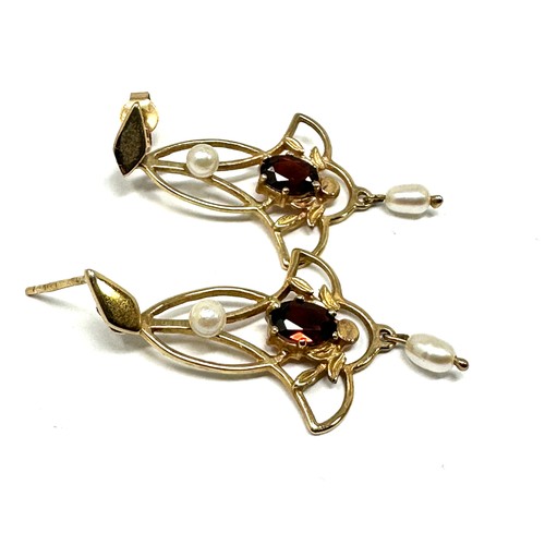 177 - 9ct gold garnet & cultured pearl drop earrings (3.5g)