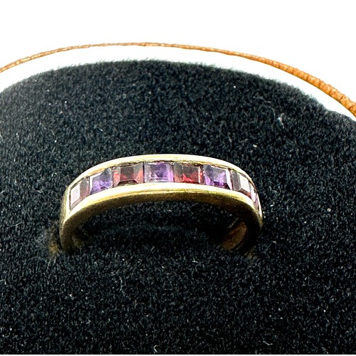 188 - 9ct gold garnet seven stone ring (2.8g)