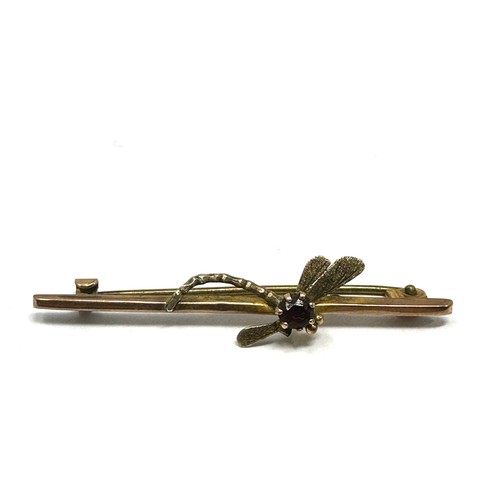 209 - 9ct gold antique garnet dragonfly bar brooch metal pin (1.2g)