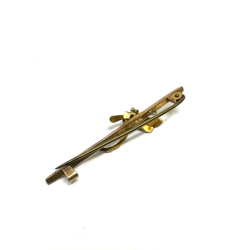 209 - 9ct gold antique garnet dragonfly bar brooch metal pin (1.2g)