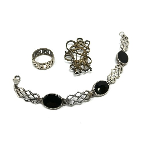 324 - A collection of Scottish/Celtic jewellery including Ola Gorie (33g)