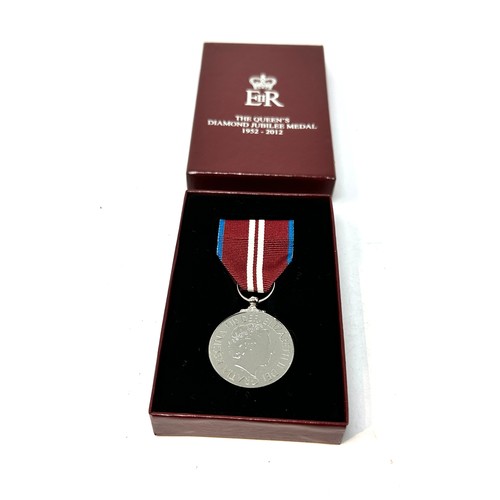 393 - ER.II Boxed Queens Diamond Jubilee Medal