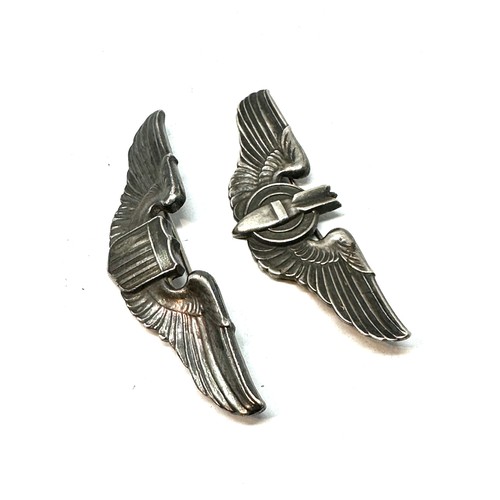 381 - 2 x Sterling Silver WW2 Era American Airforce Wings
Inc Bombadier + Pilot Engraved On Rear. F.M.Jone... 