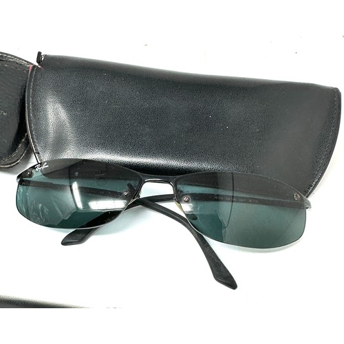 424 - Selection of cased Ray-ban sunglasses Items are in previously owned condition  
Signs of age & wear ... 