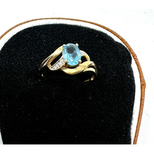 218 - 9ct gold topaz single stone ring with diamond set shoulders  (2g)