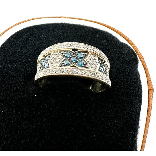 142 - 14ct gold white diamond  blue diamond set band ring (4.4g)