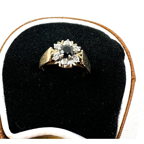 141 - Vintage 9ct gold sapphire and diamond set cluster ring (3.3g)