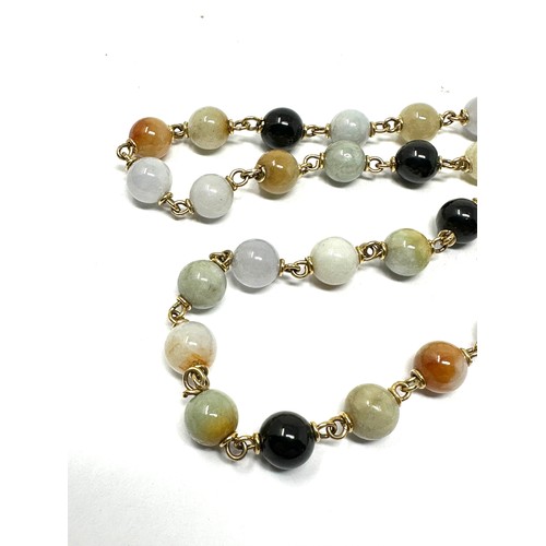 201 - Vintage 9ct gold onyx, agate, and jade beaded necklace (39.2g)