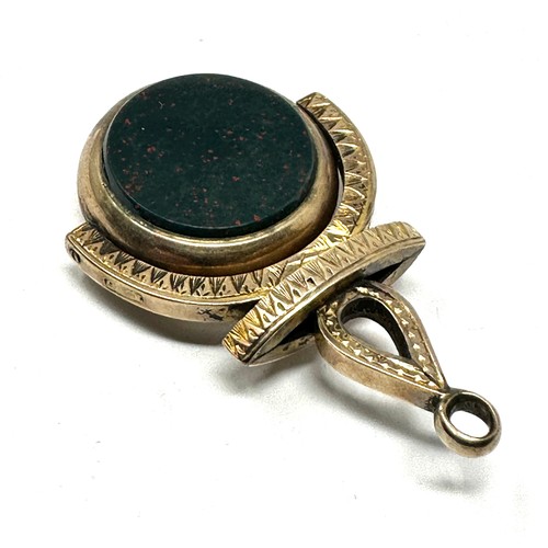 145 - Antique 9ct gold carnelian and bloodstone set spinner fob (10.7g)