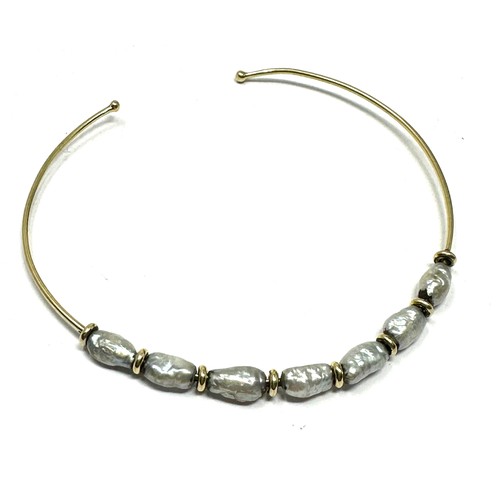 122 - 14ct gold cultured rice pearl bangle (3.3g)