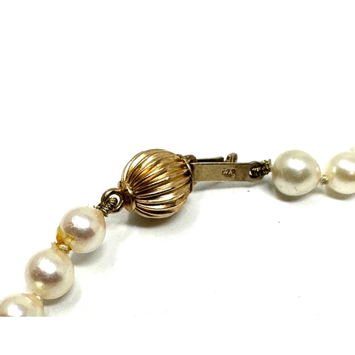 51 - 9ct gold cultured pearl necklace measures approx 43cm long weight 11.5g