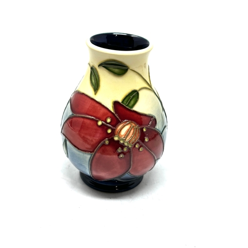 416 - moorcroft vase measures approx height 9.5cm