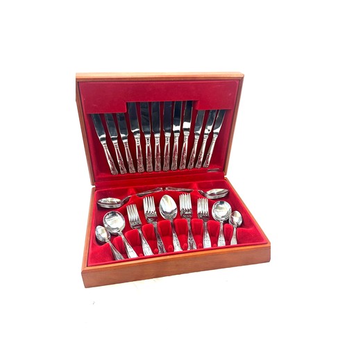 102 - Vintage cased flex canteen of cutlery