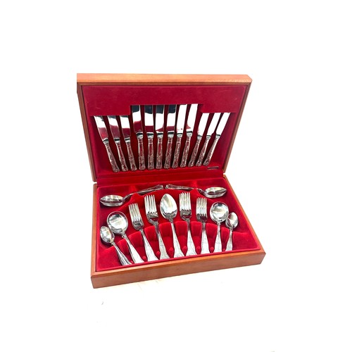 102 - Vintage cased flex canteen of cutlery