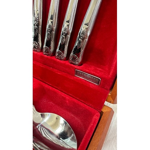 102 - Vintage cased flex canteen of cutlery