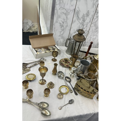 230 - Selection of metalware to include brass, EPNS etc